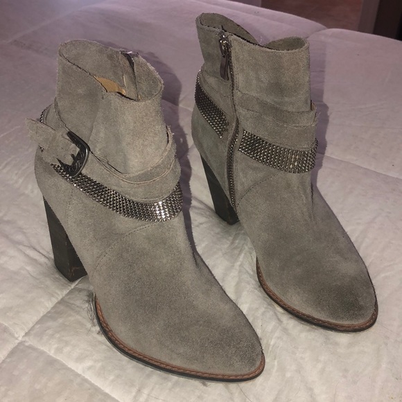 Shoes - Picture 1 of 4